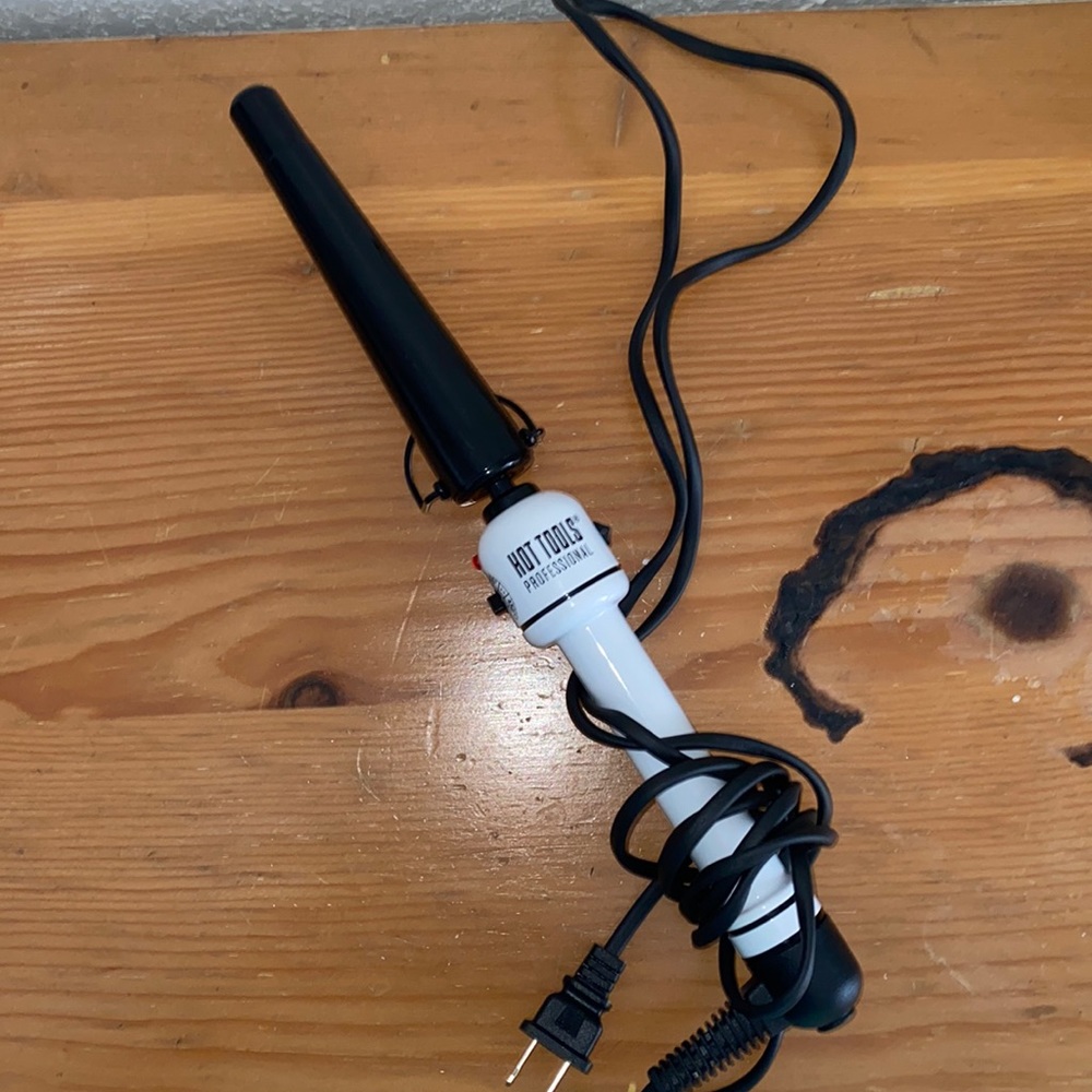 Hot Tools Curling Iron NEW